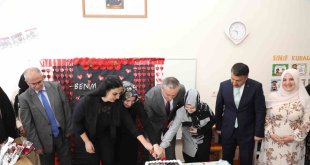 Ağrı Milli Eğitim Müdürü Kökrek, ilkokulda katıldığı etkinlikte anne velilerin Anneler Gününü kutladı