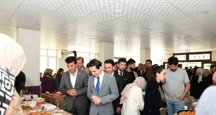 Çatak'ta depremzedeler yararına hayır çarşısı kuruldu