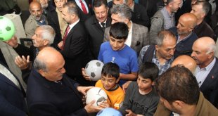 AK Parti milletvekilleri seçim çalışmalarına Köylerde devam ediyor