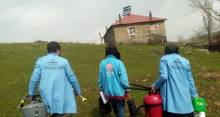 Hamur Vefa Projesi ile İhtiyaç Sahibi Vatandaşların Evleri Temizleniyor
