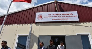 Hakkari'deki Derecik Gümrük Kapısı giriş çıkışa açıldı