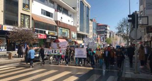 Kars'ta engelliler için farkındalık yürüyüşü