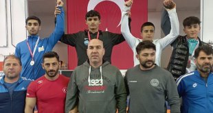 Eleşkirt Gençlik ve Spor İlçe Müdürlüğü Güreşçileri Kars'ta Yarıştı