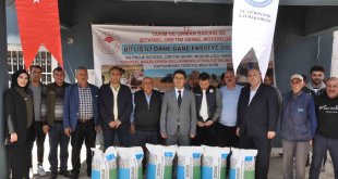 Güroymak'ta 25 çiftçiye 13 bin 600 kilogram fasulye tohumu dağıtıldı