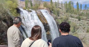 Tortum Şelalesinde turizm sezonu açıldı