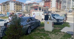 Elazığ'da trafik kazasında MHP'nin milletvekili adayının da aralarında bulunduğu 4 kişi yaralandı