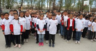 Van'da Cumhuriyetin 100. yılında 100 bin öğrenci için tişört üretildi