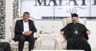Türkiye Ermenileri Patriği Kadasetli Sahak II, depremden etkilenen Malatya'da