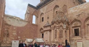 Ağrılı öğrenciler, ilk defa kentin tarihi ve turistik mekanları gördü