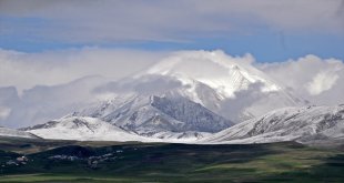 Ağrı'da bulunan Kösedağ karla kaplandı