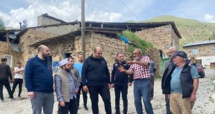 Aziziye Kaymakamı ve Belediye Başkanı depremin merkez üssüne gitti