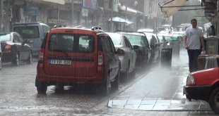 Ahlat'ta şiddetli yağış etkili oldu