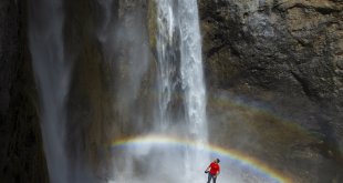 Yağışlarla debisi yükselen Kırkmerdiven Şelaleleri'ne doğa gezileri başladı