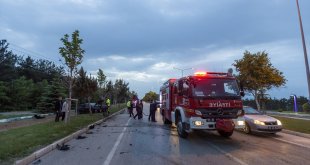 Erzurum'da refüjdeki ağaçları devirerek karşı yola geçen aracın sürücüsü yaralandı