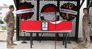 Bitlis'te trafik kazasında hayatını kaybeden polis memuru Erzurum'da defnedildi