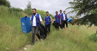 Elazığ'da gençler tarihi Harput Mahallesi'nde temizlik yaptı