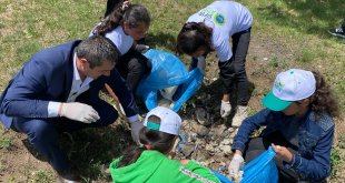 Kars'ta "Türkiye Çevre Haftası" kapsamında temizlik yapıldı