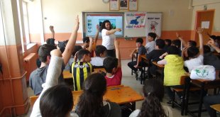 Tatvan'da Vangölü Aktivistleri'nin okullardaki eğitim semineri devam ediyor