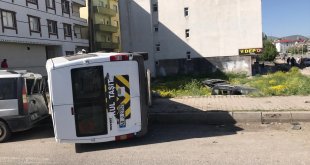 Muş'ta hafif ticari araç ile öğrenci servisinin çarpışması sonucu 9 kişi yaralandı