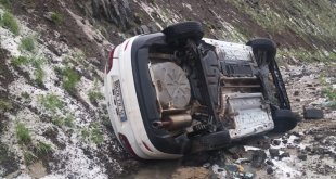 Erzincan'da devrilen otomobildeki 5 kişi yaralandı