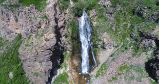 "Uçan su" Susuz Şelalesi, kar ve yağmur sularıyla daha coşkun akıyor