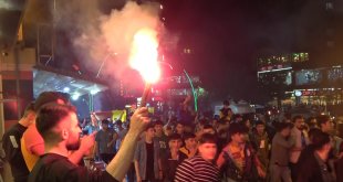 Muş'ta Galatasaray taraftarı şampiyonluğu ve Fenerbahçe galibiyetini coşku ile kutladı