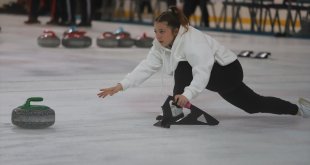Okul Sporları Gençler Curling Türkiye Şampiyonası Kars'ta devam ediyor
