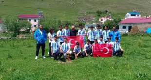 UYAFA, Ardahanlı çocuklara spor malzemesi dağıttı