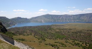 Nemrut Krater Gölü'nde bayram yoğunluğu yaşanıyor
