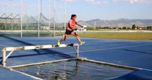 Milli atlet Kunur, Çin'de de rekor kırmak için günde 30 kilometre koşuyor