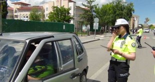 Kars'ta emniyet kemeri takmayan sürücülere ceza kesildi