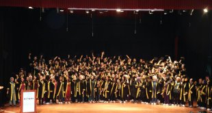 Hemşirelik Fakültesinde mezuniyet coşkusu