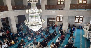 Kars'ta bayram namazında camiler doldu taştı