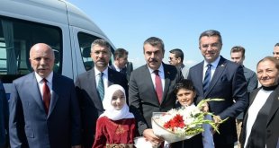 Bakan Tekin memleketi Erzurum'da