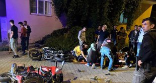 Kağızman'da 2 motosiklet kafa kafaya çarpıştı: 2 ağır yaralı