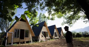 Turizmin hareketlendiği Tunceli Ovacık'ta bungalov evler yaygınlaşıyor