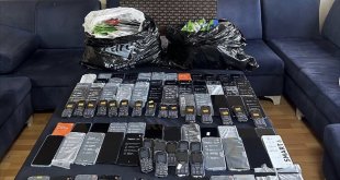Ağrı'da gümrük kaçağı 108 cep telefonu ele geçirildi