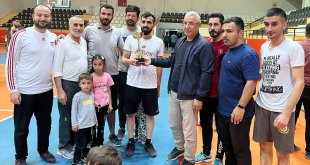 Darende'de kurumlar arası voleybol turnuvası sona erdi