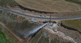 Erciş'te 750 metrede jeotermal su bulundu