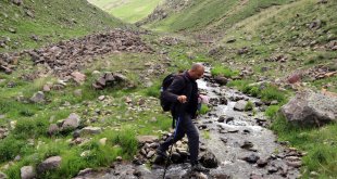 Yağışlarla yeşillenen Aras Dağları doğa tutkunlarını ağırlıyor