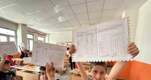 Yüksekova'da karne heyecanı