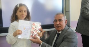 Bingöl'de 60 bin öğrenci karne heyecanı yaşadı