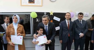 Deprem bölgesi Malatya'da karne heyecanı