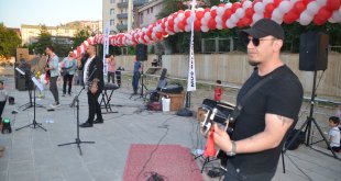 Muş Belediyesinden YKS'ye girecek öğrencilere moral konseri