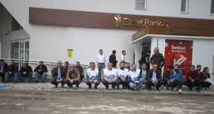 Diyadin Eğitim-Bir-Sen Üyelerinden Banka Önünde Protesto