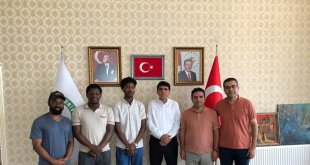 Uluslararası Öğrenci Topluluğu, Rektör Alma'yı Ziyaret Etti