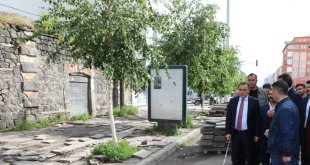 Kars Belediyesi kaldırımları yapıyor