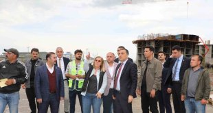 Vali Öksüz, otogarda incelemelerde bulundu