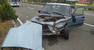 Malatya'da bariyerlere çarpan otomobilin sürücüsü yaralandı
