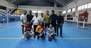 Eleşkirt'te Voleybol Turnuvasında Şampiyon Ergözü Ortaokulu